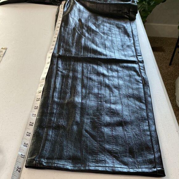 Good American Faux Better Than Leather Black Textured Overalls Straight Leg - Picture 14 of 16